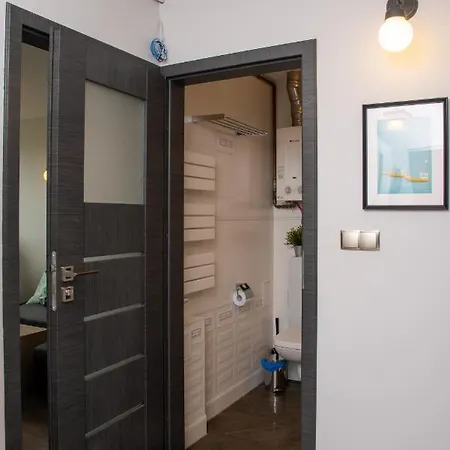 A Flat In - M121 소포트